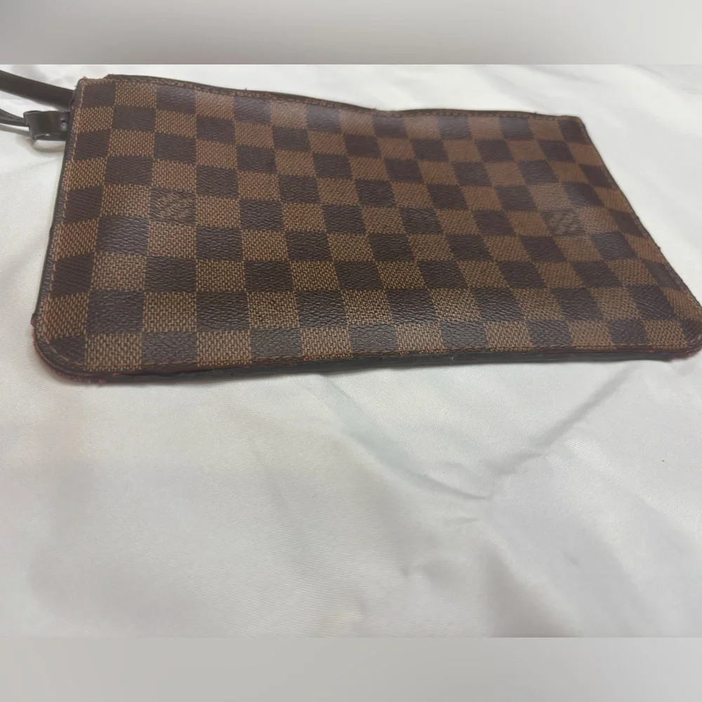 Louis Vuitton Damier Ebene Neverfull Pochette